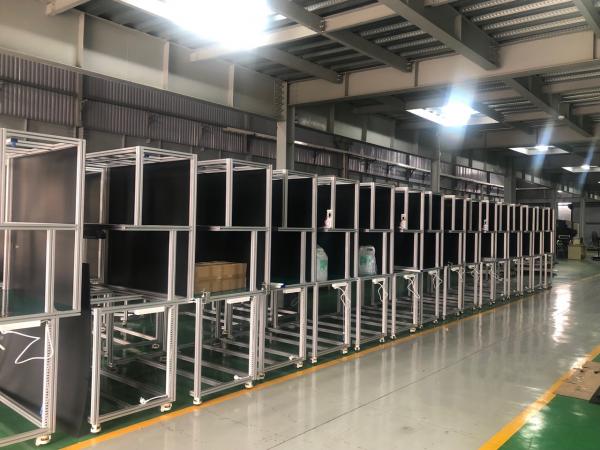 Bàn thao tác có bánh xe